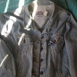 Medium levi Straus co trucker jacket